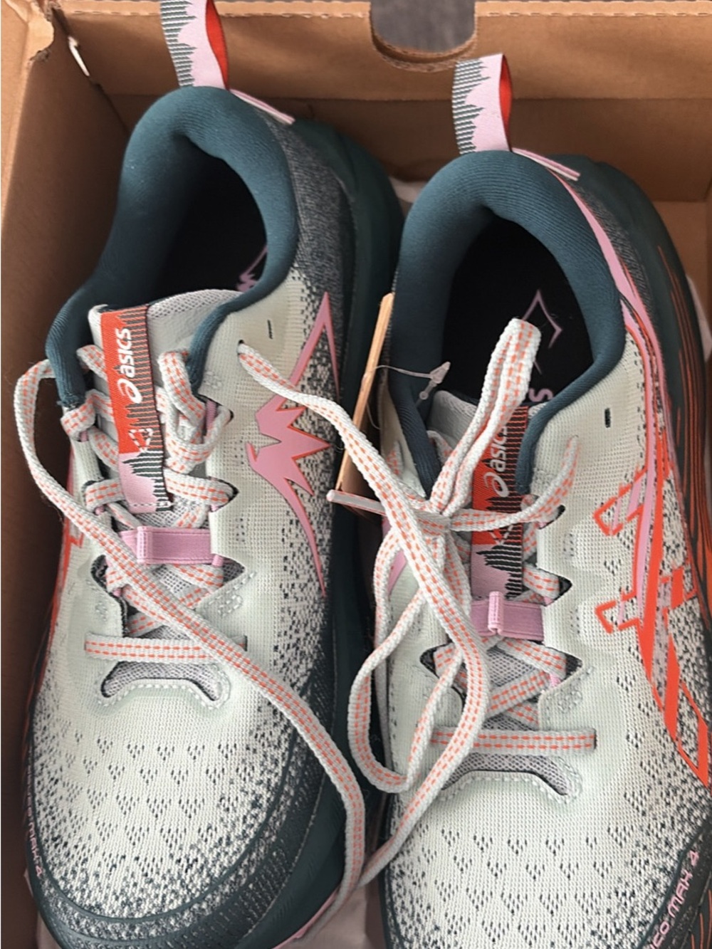 New! AsicsTrabuco Max 4 women size 8.5
